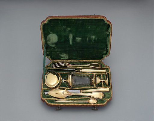 Traveling set with glass beaker in case