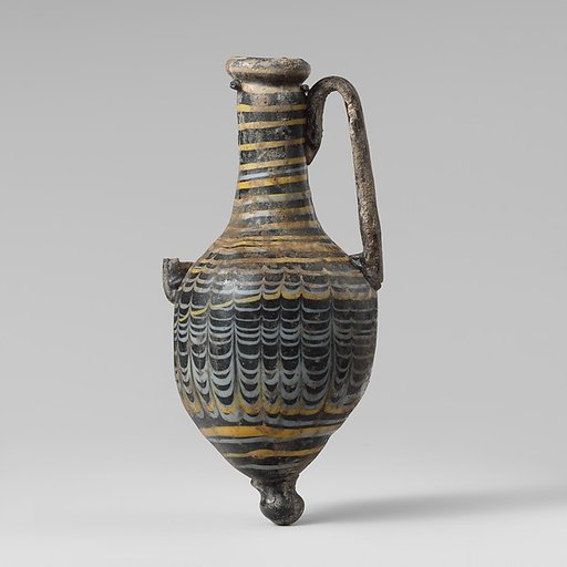 Glass amphoriskos (perfume bottle)