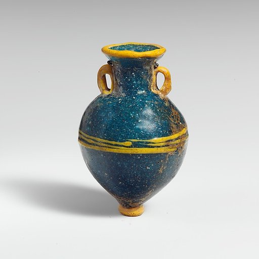 Glass amphoriskos (perfume bottle)