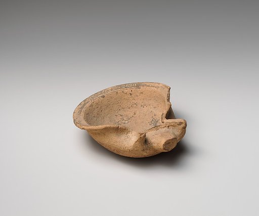 Terracotta saucer-shaped oil lamp