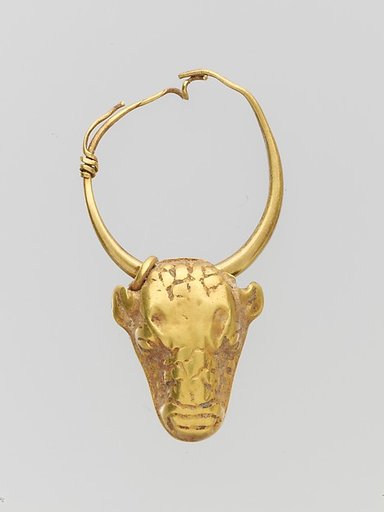 Gold pendant in the form of a bull's head