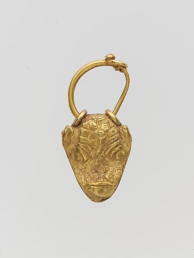 Gold pendant in the form of a bull's head