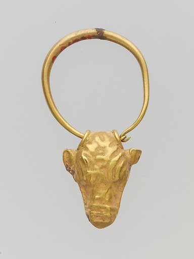 Gold pendant in the form of a bull's head
