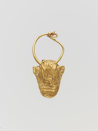 Gold pendant in the form of a bull's head