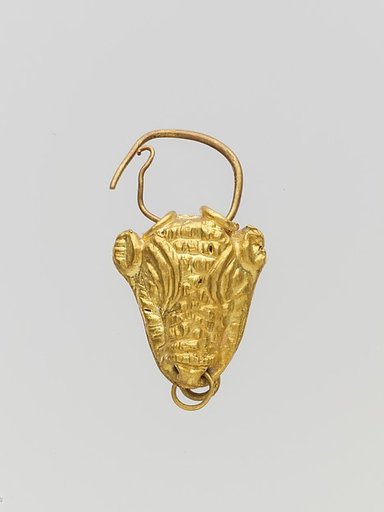Gold pendant in the form of a bull's head