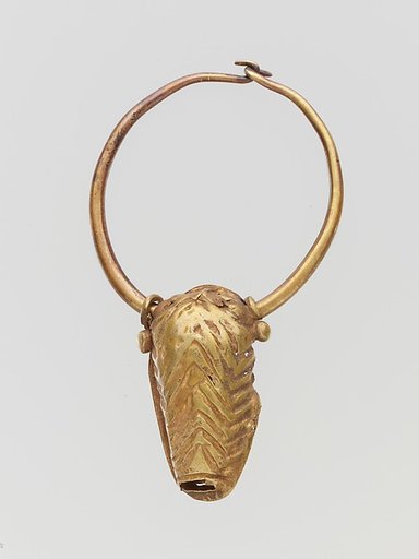 Gold pendant in the form of a bull's head