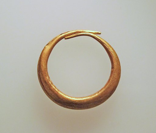 Earring of simple form