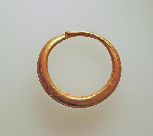 Earring of simple form