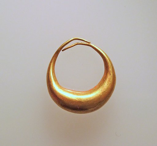 Earring of simple form