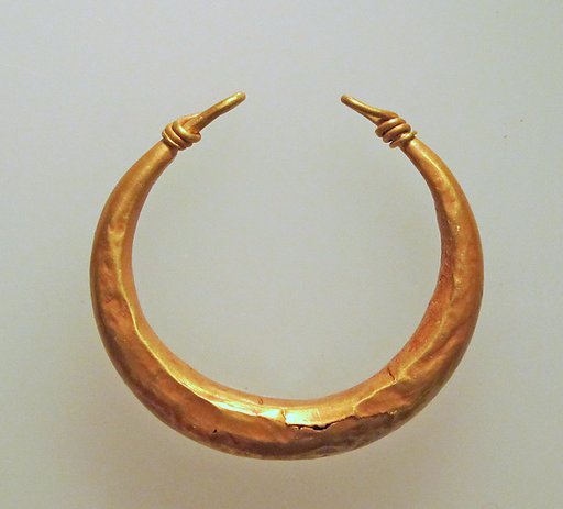 Earring of simple form