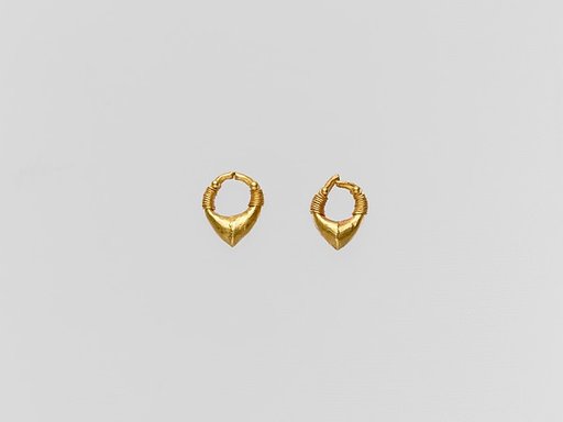 Gold chevron-shaped earring