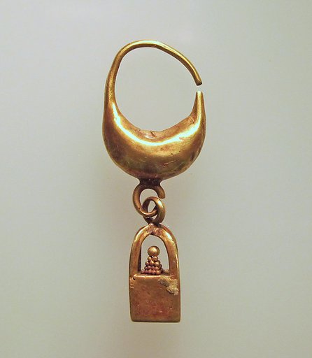 Earring, boat-shaped with cage and ball pendant