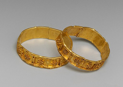 Gold and cloisonné bracelet