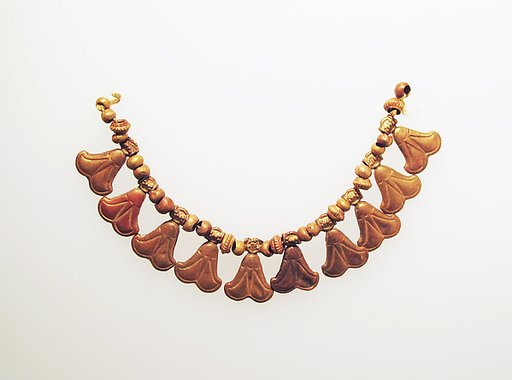 Bead pendant, with lotus flowers