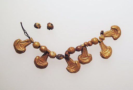 Bead pendant, with lotus flowers