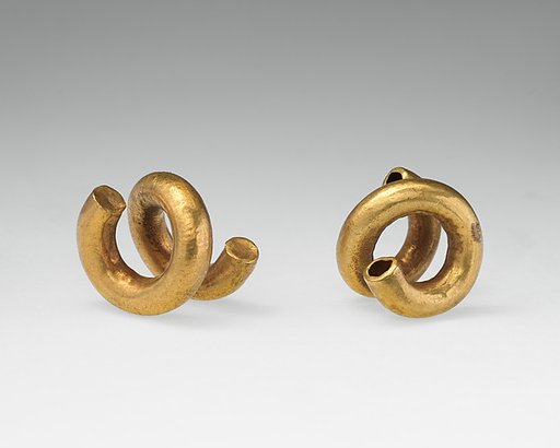 Gold and copper alloy spiral