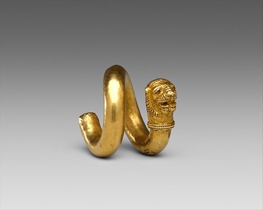 Gold and copper alloy spiral with lion-head terminal