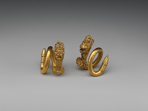 Gold and copper alloy spiral earring with lion-griffin head terminal