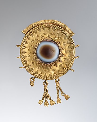 Pendant disc with bells