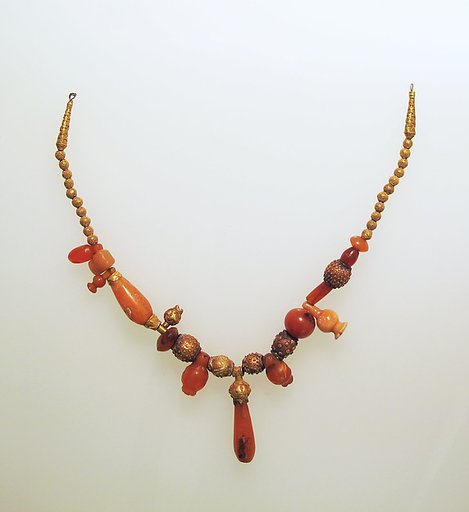 Necklace of assorted gold and carnelian beads, with gold terminals and carnelian pendant