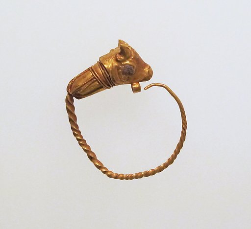 Gold earring with head of a bull
