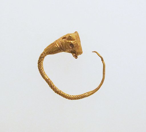 Gold earring with head of a bull