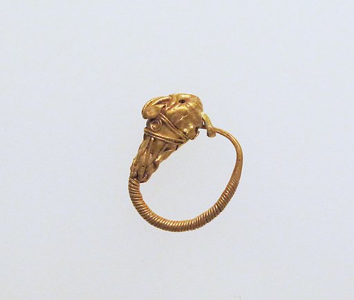 Gold earring with head of an animal