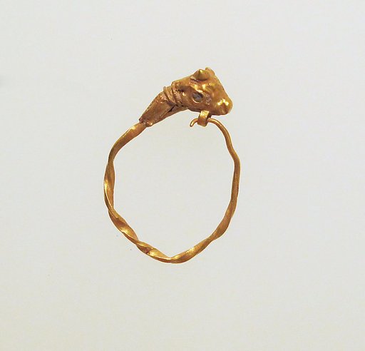 Gold earring with head of a bull