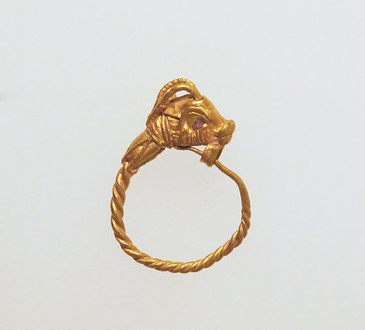 Gold earring with head of a goat