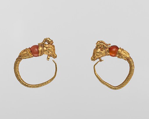 Gold earring with head of a goat