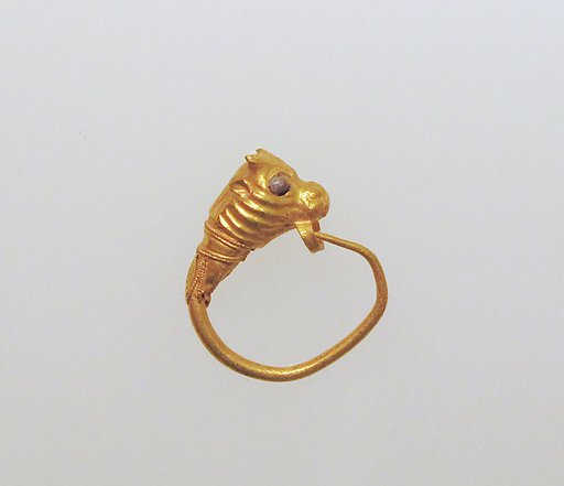 Gold earring with head of a bull