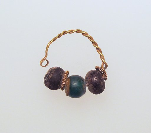 Gold earring with glass beads