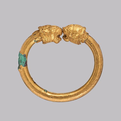 Gold and copper alloy bracelet with lion-head finials