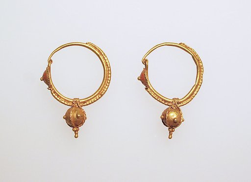 Earring with ball pendant