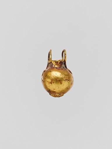Gold pendant in the form of a vase