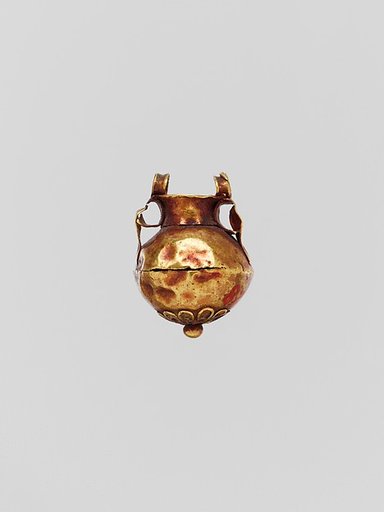 Gold pendant in the form of a vase