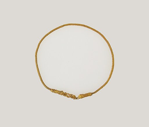Gold necklace with lion's head terminals