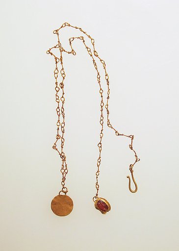 Necklace with disc and sard