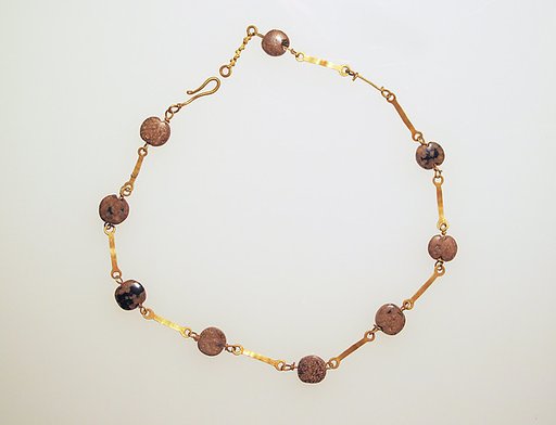 Necklace with paste beads