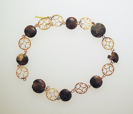 Necklace with paste beads