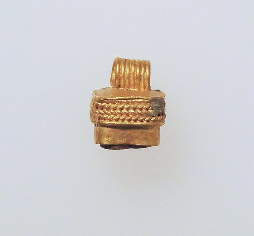 Pendant with paste bead