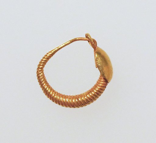 Earring with plain loop and disc