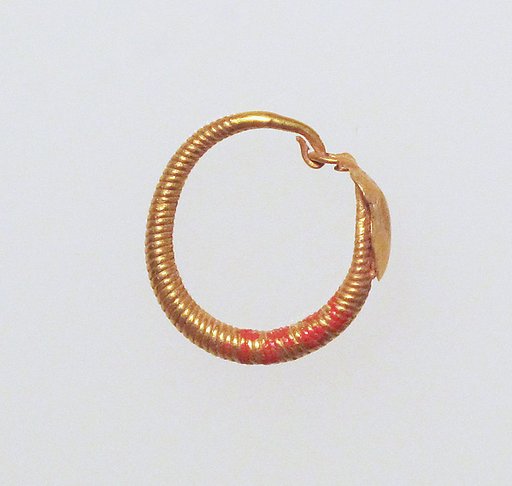 Earring with plain loop and disc