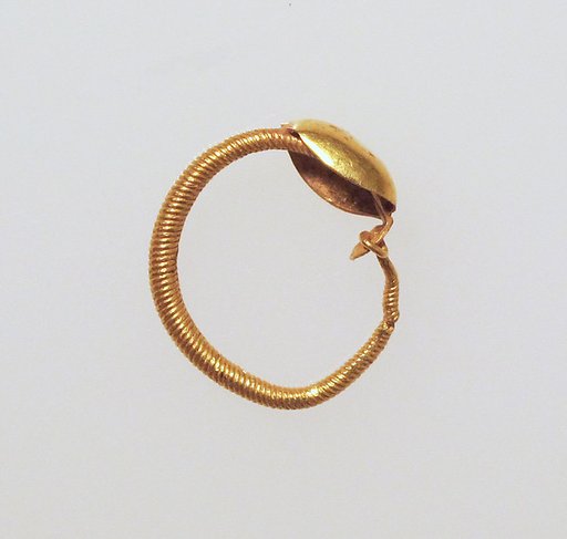 Earring with plain loop and disc