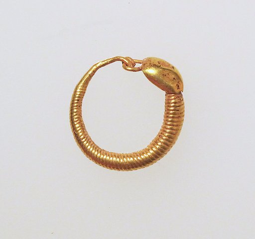 Earring with plain loop and disc