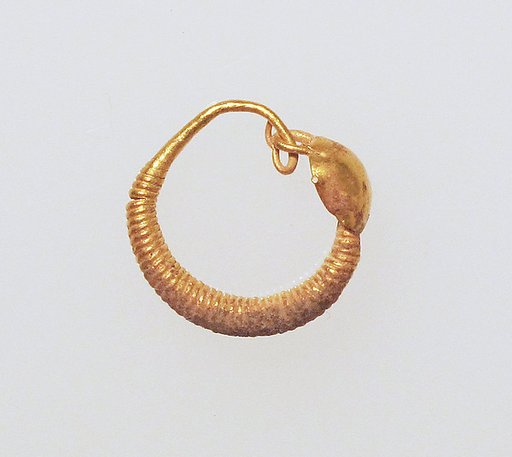 Earring with plain loop and disc