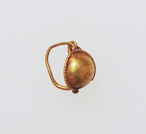Earring with plain loop and disc