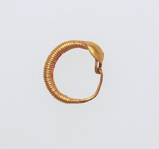 Earring with plain loop and disc