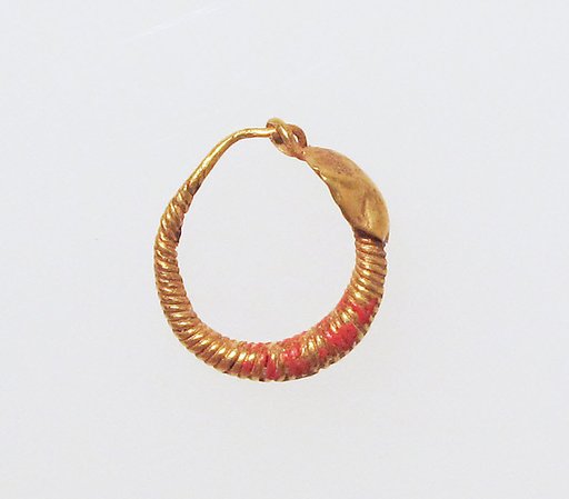 Earring with plain loop and disc