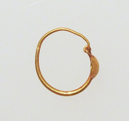 Earring with plain loop and disc